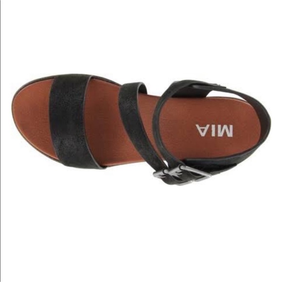 MIA Janyee Lug Sole Ankle Strap Sandals - Picture 3 of 11